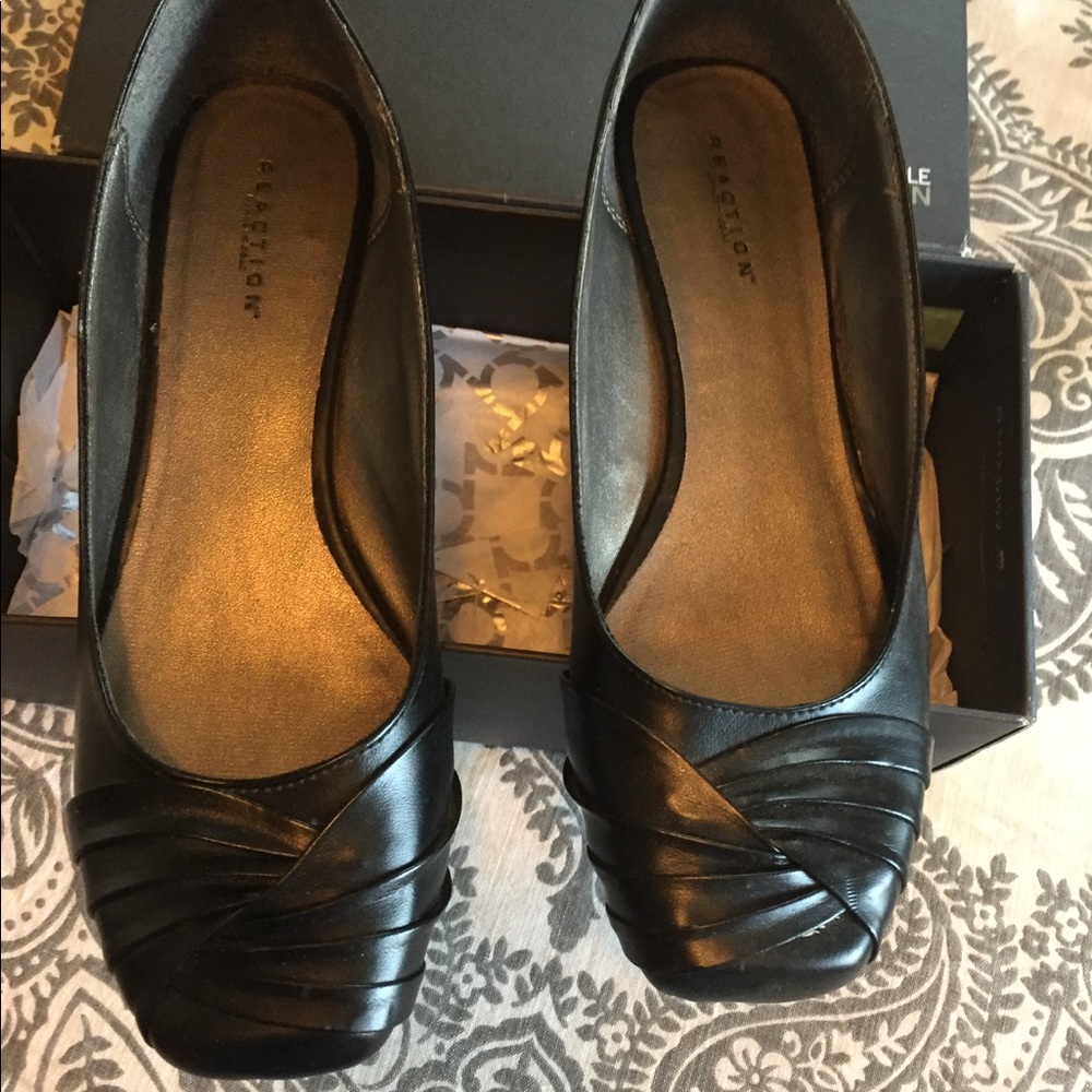 Kenneth Cole black flats